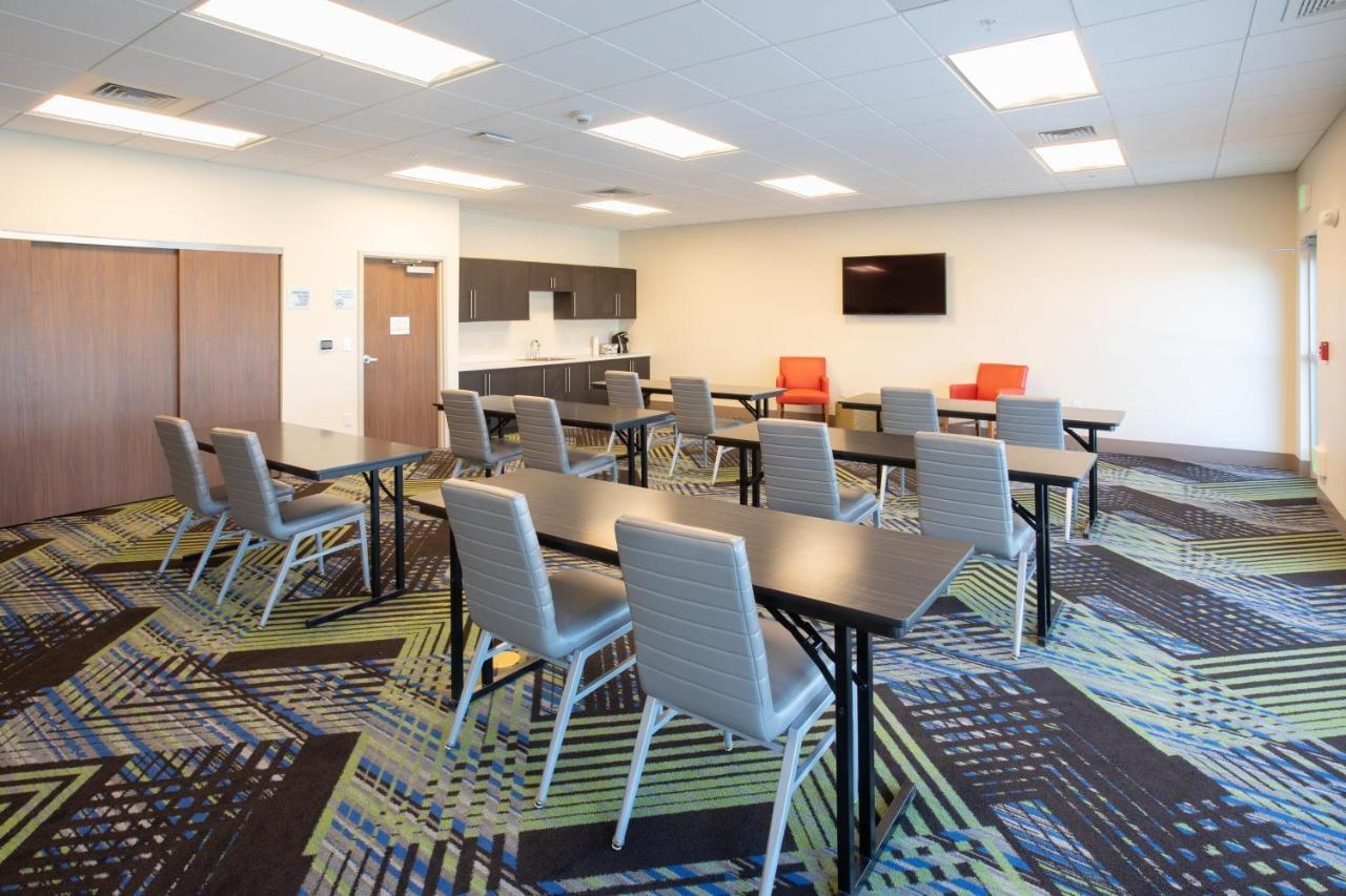 Holiday Inn Express & Suites - Goodland I-70 By Ihg Exterior foto